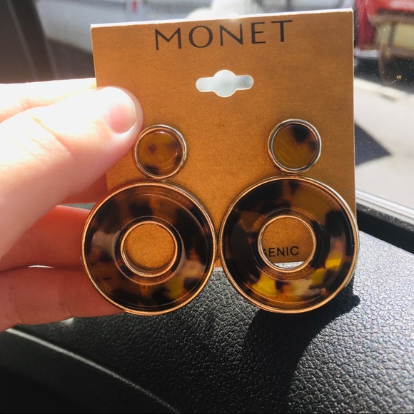 Monet brown and black printed earrings. - Picture 1 of 4